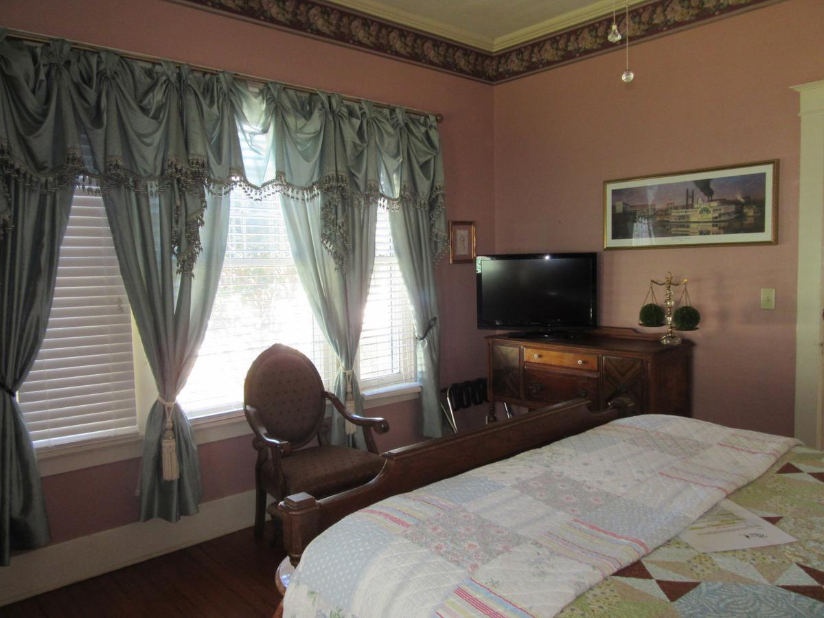 The Carriage House 3*